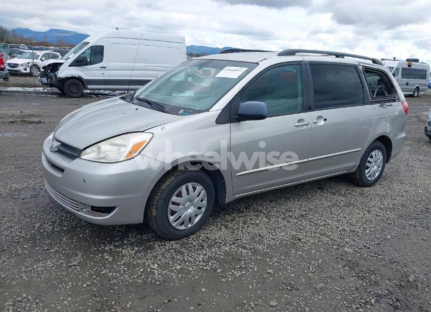 Photo 2 of 2004 Toyota Sienna LE (VIN 5TDZA23C04S113469)
