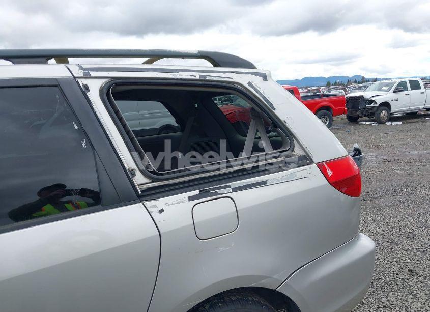 Photo 6 of 2004 Toyota Sienna LE (VIN 5TDZA23C04S113469)