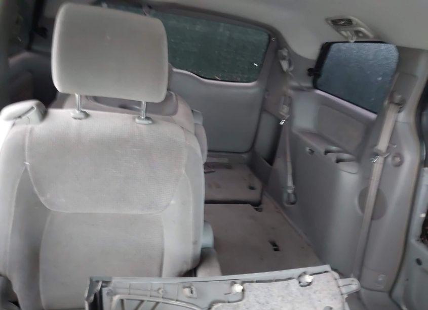 Photo 3 of 2004 Toyota Sienna LE (VIN 5TDZA23C04S115528)