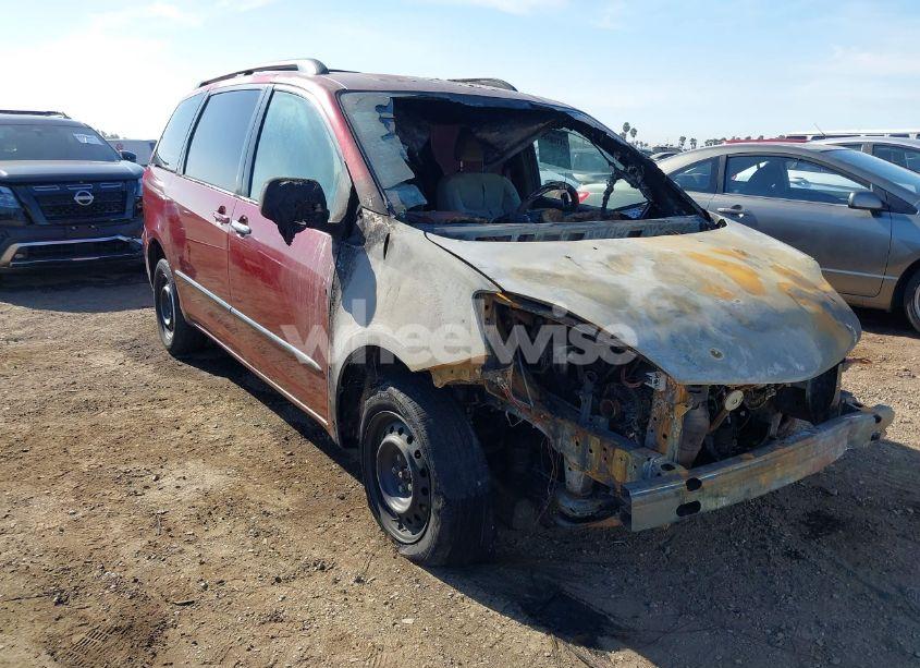 2004 Toyota Sienna CE (VIN 5TDZA23C04S157696) main photo