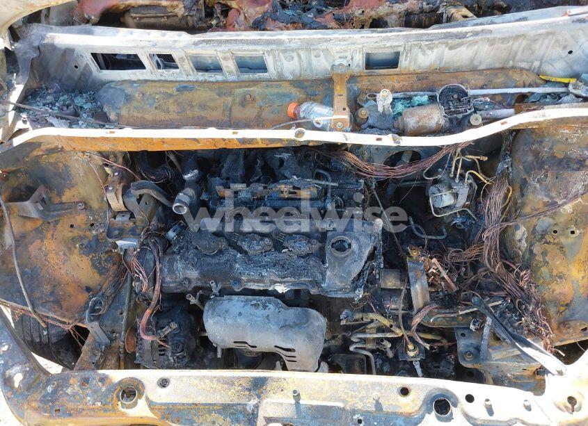 Photo 10 of 2004 Toyota Sienna CE (VIN 5TDZA23C04S157696)