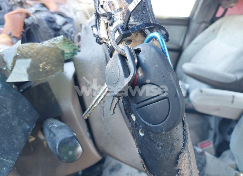 Photo 11 of 2004 Toyota Sienna CE (VIN 5TDZA23C04S157696)