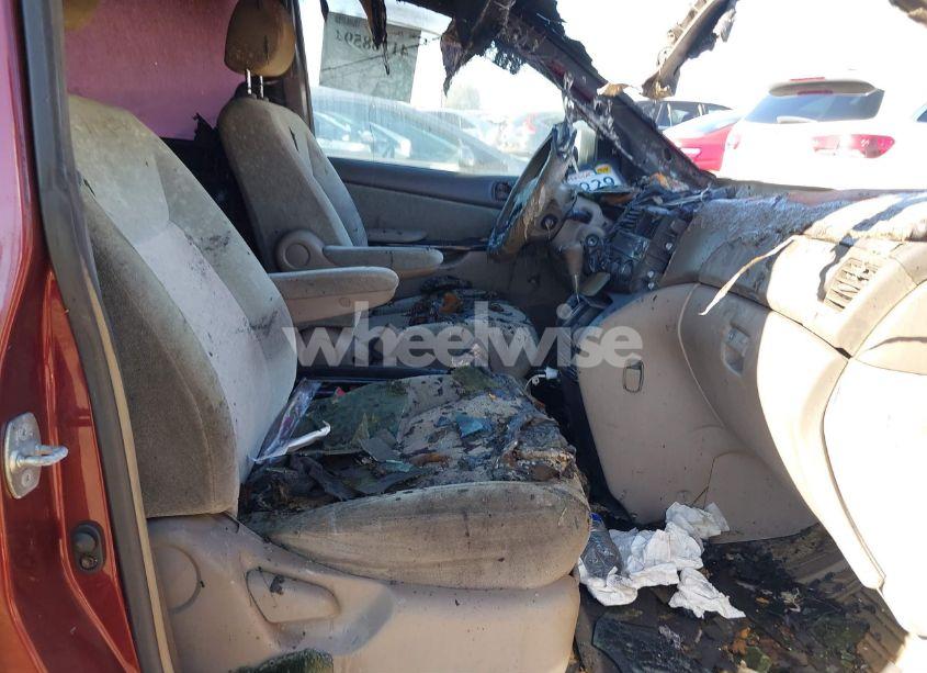 Photo 5 of 2004 Toyota Sienna CE (VIN 5TDZA23C04S157696)