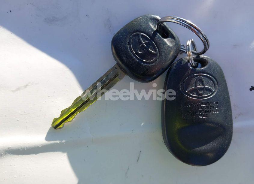 Photo 11 of 2004 Toyota Sienna LE (VIN 5TDZA23C04S220988)