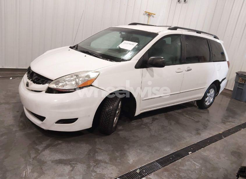 Photo 2 of 2005 Toyota Sienna LE (VIN 5TDZA23C05S221432)