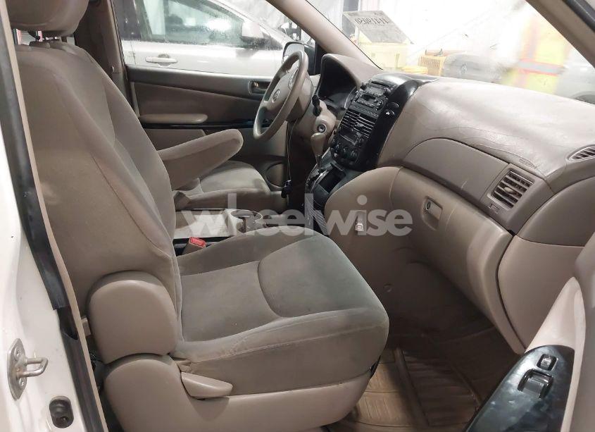 Photo 5 of 2005 Toyota Sienna LE (VIN 5TDZA23C05S221432)