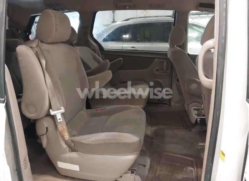 Photo 8 of 2005 Toyota Sienna LE (VIN 5TDZA23C05S221432)