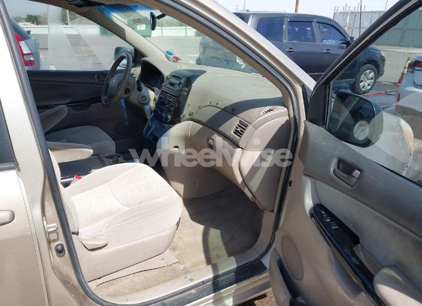 Photo 5 of 2005 Toyota Sienna CE (VIN 5TDZA23C05S288130)