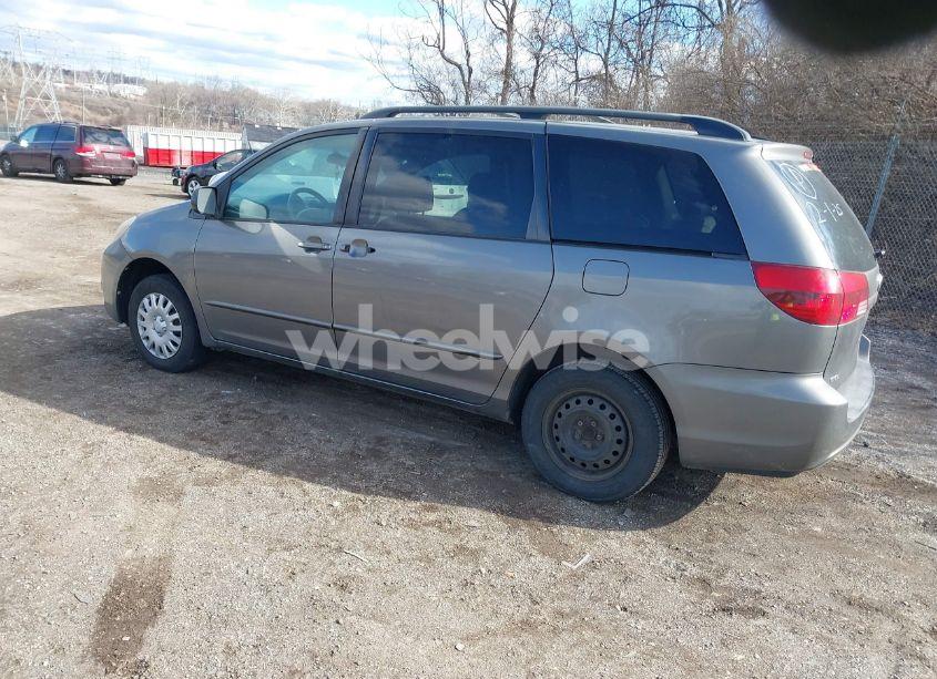Photo 3 of 2005 Toyota Sienna LE (VIN 5TDZA23C05S321997)
