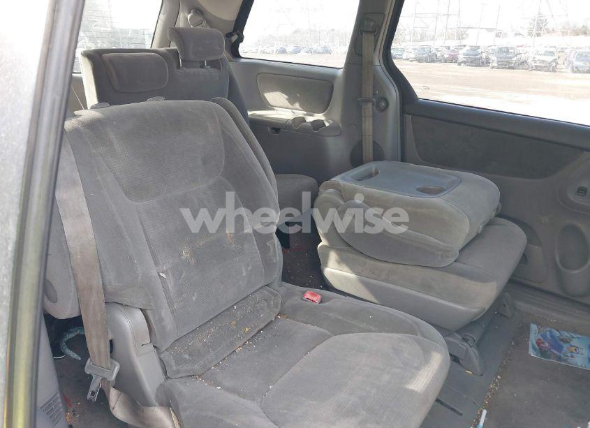 Photo 8 of 2005 Toyota Sienna LE (VIN 5TDZA23C05S321997)