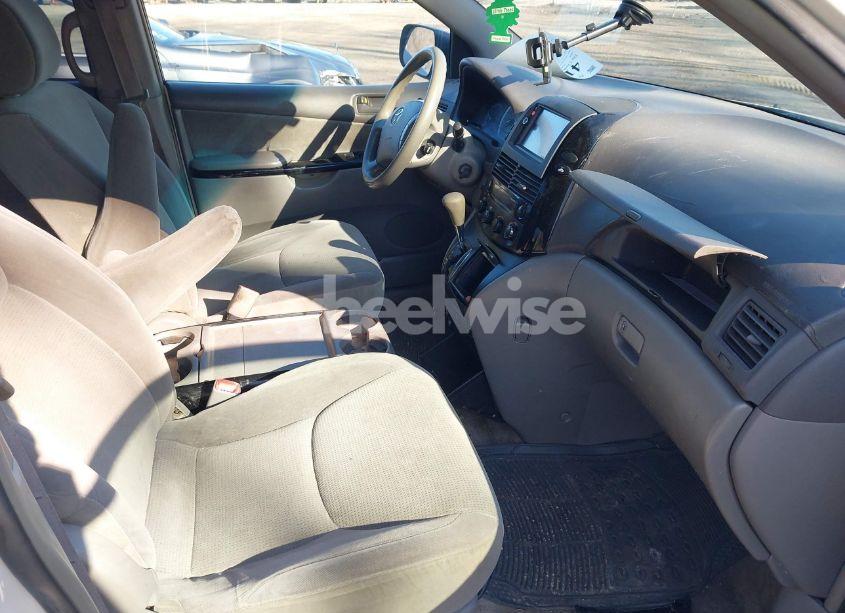 Photo 5 of 2005 Toyota Sienna LE (VIN 5TDZA23C05S335432)