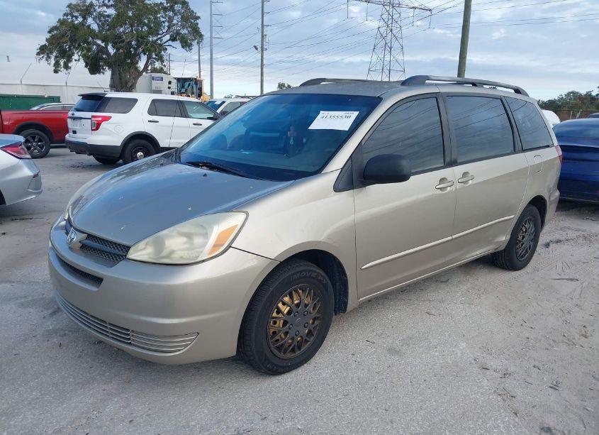Photo 2 of 2005 Toyota Sienna CE (VIN 5TDZA23C05S353011)
