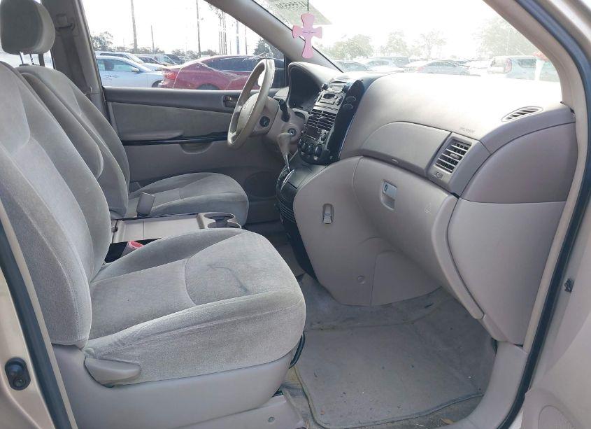 Photo 5 of 2005 Toyota Sienna CE (VIN 5TDZA23C05S353011)