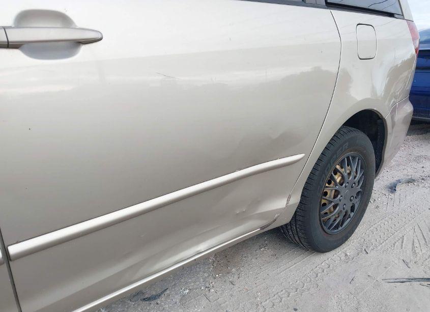 Photo 6 of 2005 Toyota Sienna CE (VIN 5TDZA23C05S353011)