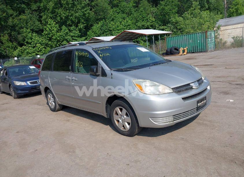 2005 Toyota Sienna LE (VIN 5TDZA23C05S358385) main photo