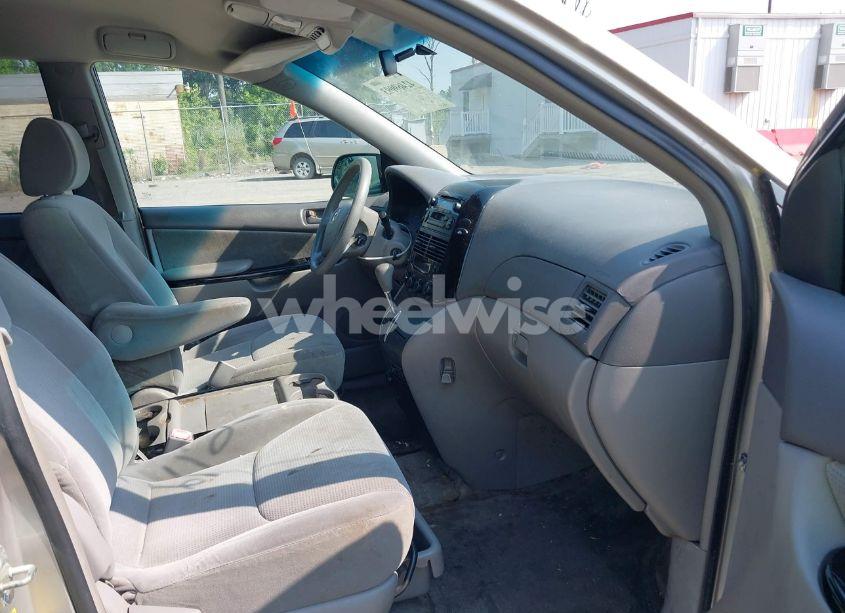 Photo 5 of 2005 Toyota Sienna LE (VIN 5TDZA23C05S358385)