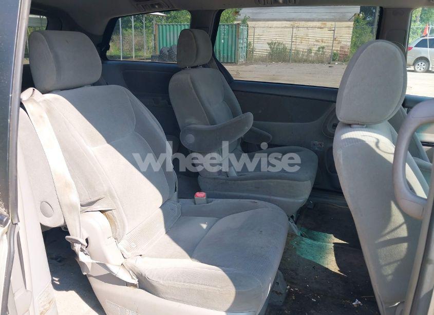 Photo 8 of 2005 Toyota Sienna LE (VIN 5TDZA23C05S358385)