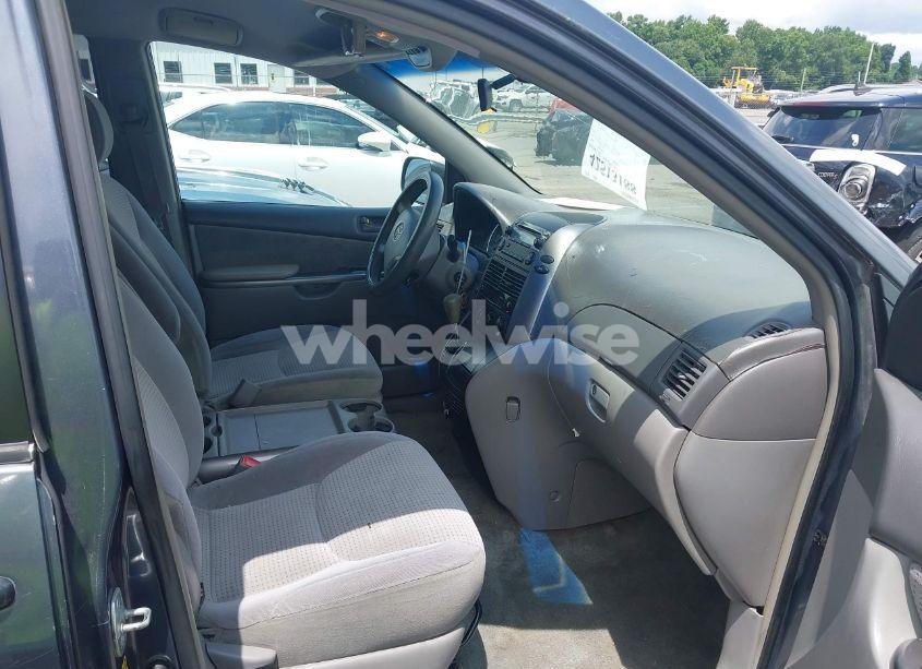 Photo 5 of 2006 Toyota Sienna LE (VIN 5TDZA23C06S451389)