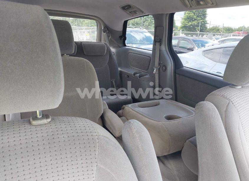 Photo 8 of 2006 Toyota Sienna LE (VIN 5TDZA23C06S451389)