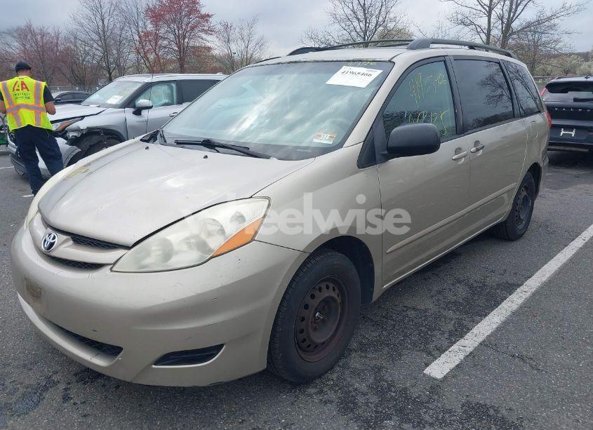 Photo 2 of 2006 Toyota Sienna LE (VIN 5TDZA23C06S459895)