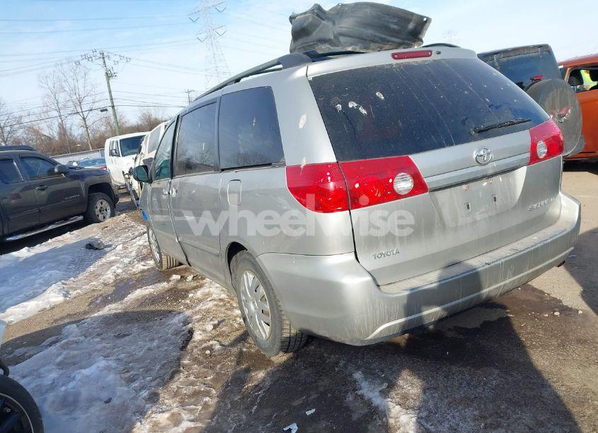 Photo 3 of 2006 Toyota Sienna LE (VIN 5TDZA23C06S523076)