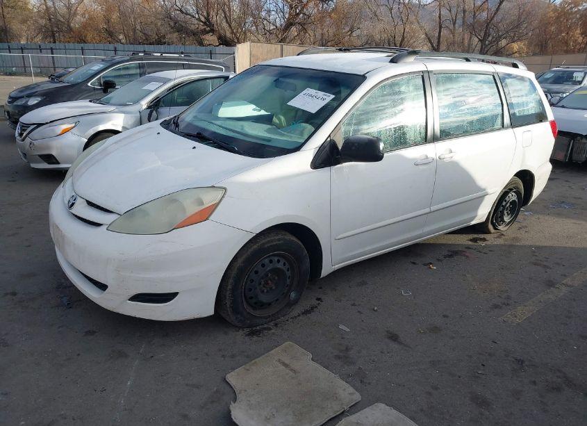 Photo 2 of 2006 Toyota Sienna CE (VIN 5TDZA23C06S524177)
