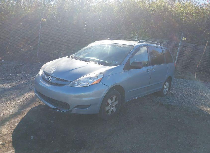 Photo 2 of 2006 Toyota Sienna LE (VIN 5TDZA23C06S542310)