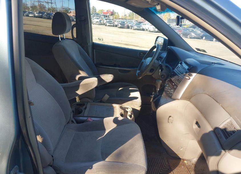 Photo 5 of 2006 Toyota Sienna LE (VIN 5TDZA23C06S542310)