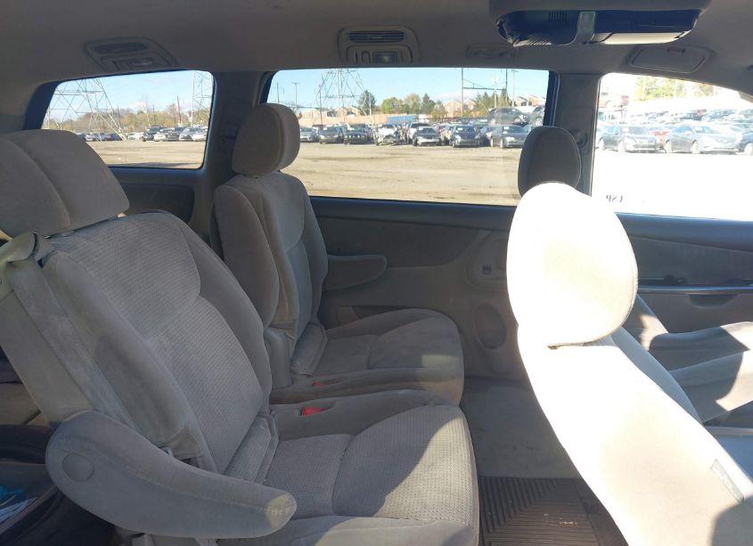 Photo 8 of 2006 Toyota Sienna LE (VIN 5TDZA23C06S542310)