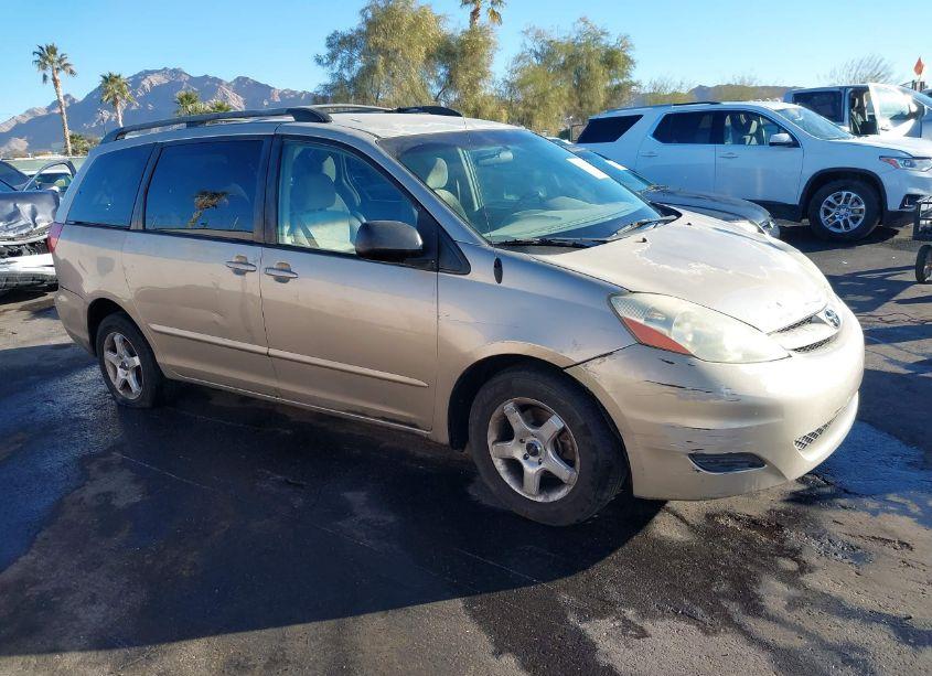 2006 Toyota Sienna LE (VIN 5TDZA23C06S555817) main photo
