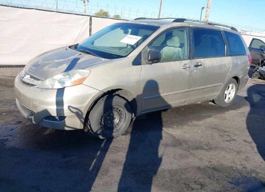 Photo 2 of 2006 Toyota Sienna LE (VIN 5TDZA23C06S555817)