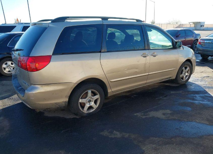 Photo 4 of 2006 Toyota Sienna LE (VIN 5TDZA23C06S555817)