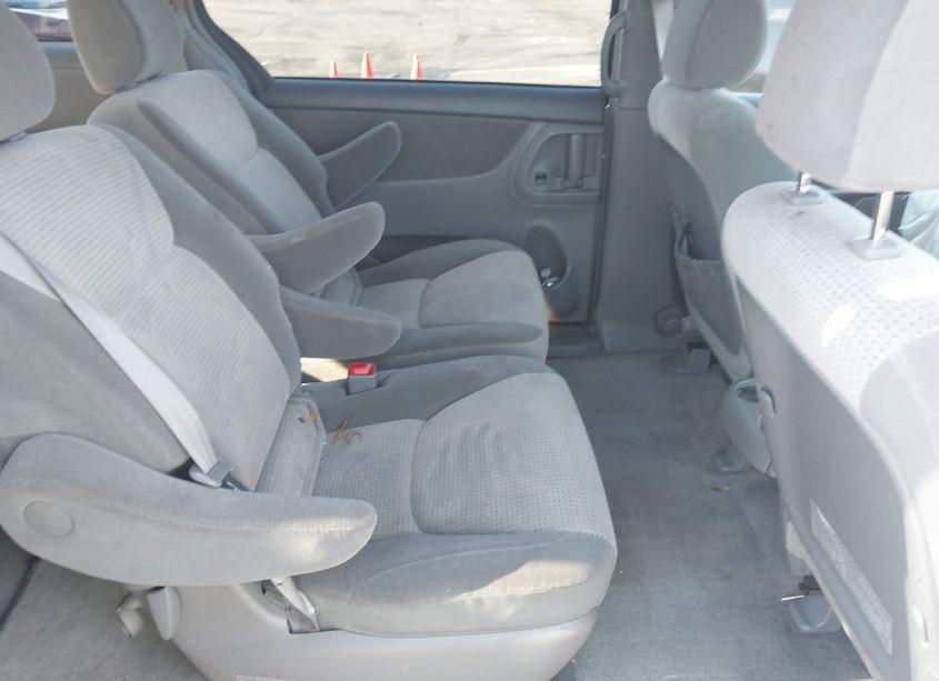 Photo 8 of 2006 Toyota Sienna LE (VIN 5TDZA23C06S562444)