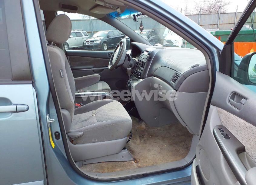 Photo 5 of 2006 Toyota Sienna LE (VIN 5TDZA23C06S563996)