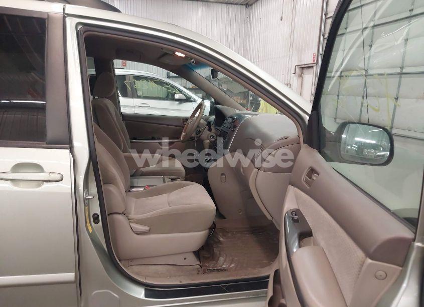 Photo 5 of 2006 Toyota Sienna LE (VIN 5TDZA23C06S575503)