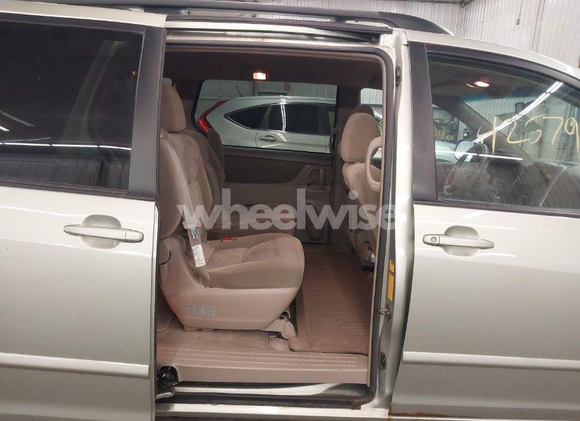 Photo 8 of 2006 Toyota Sienna LE (VIN 5TDZA23C06S575503)