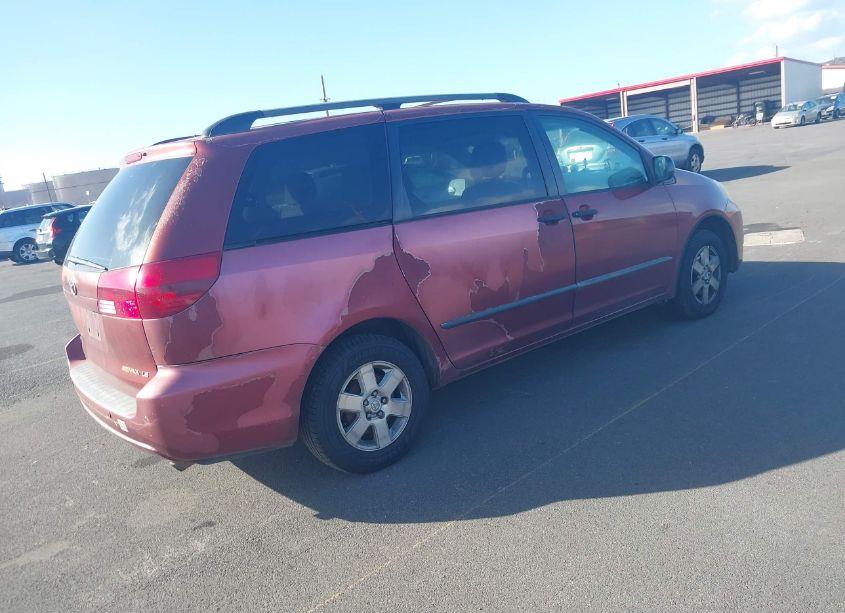 Photo 4 of 2004 Toyota Sienna LE (VIN 5TDZA23C14S000405)