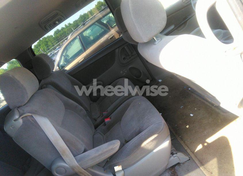 Photo 8 of 2004 Toyota Sienna LE (VIN 5TDZA23C14S001795)