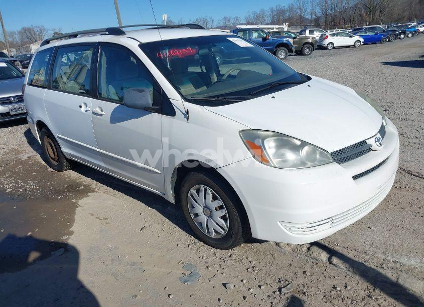 2004 Toyota Sienna CE (VIN 5TDZA23C14S017723) main photo