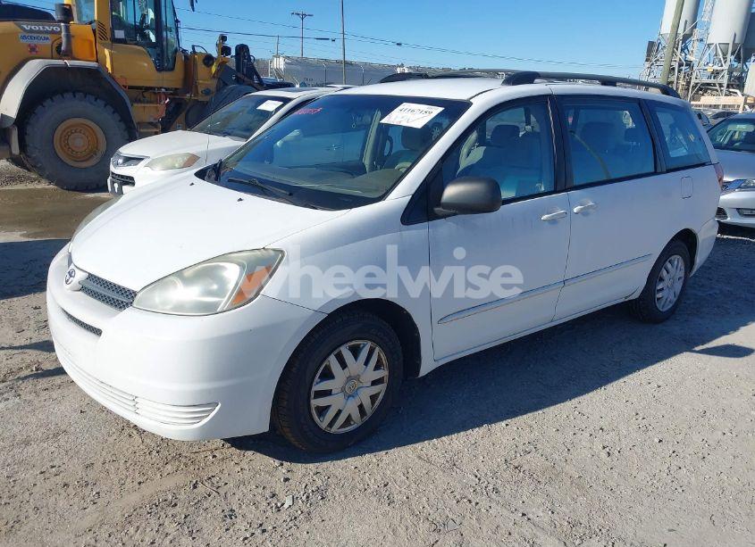 Photo 2 of 2004 Toyota Sienna CE (VIN 5TDZA23C14S017723)