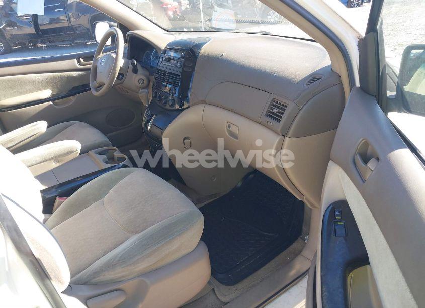 Photo 5 of 2004 Toyota Sienna CE (VIN 5TDZA23C14S017723)