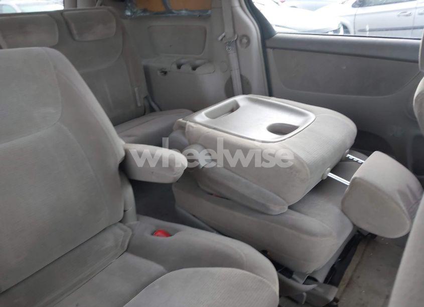 Photo 8 of 2004 Toyota Sienna LE (VIN 5TDZA23C14S018743)