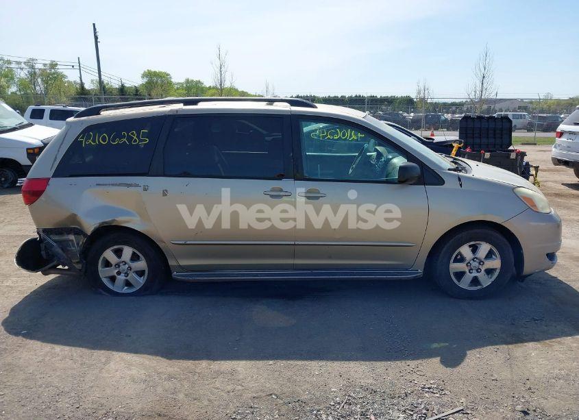 Photo 13 of 2004 Toyota Sienna LE (VIN 5TDZA23C14S068512)