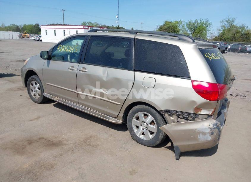 Photo 3 of 2004 Toyota Sienna LE (VIN 5TDZA23C14S068512)