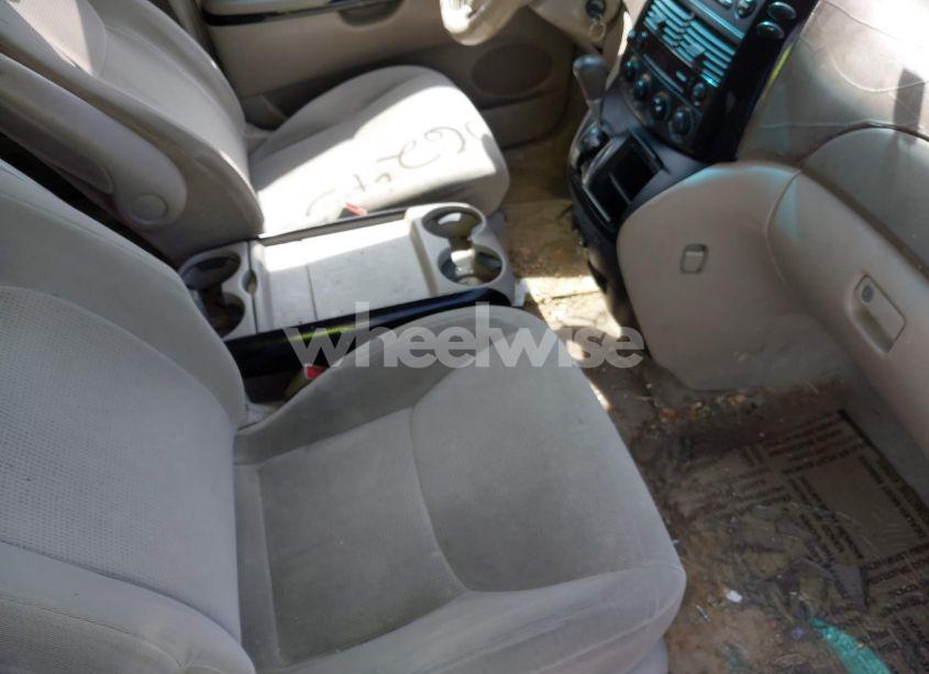 Photo 5 of 2004 Toyota Sienna LE (VIN 5TDZA23C14S068512)