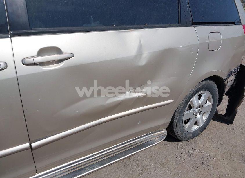 Photo 6 of 2004 Toyota Sienna LE (VIN 5TDZA23C14S068512)