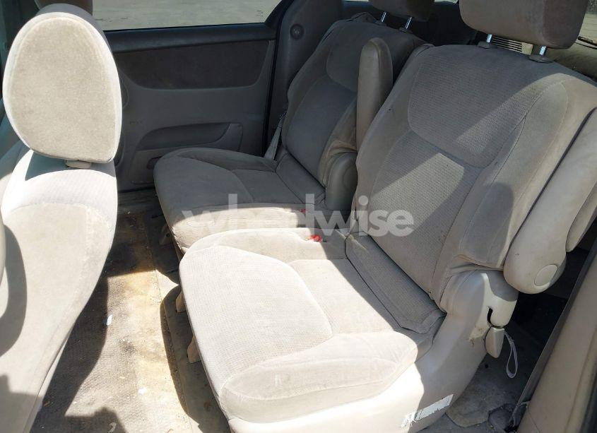 Photo 8 of 2004 Toyota Sienna LE (VIN 5TDZA23C14S068512)