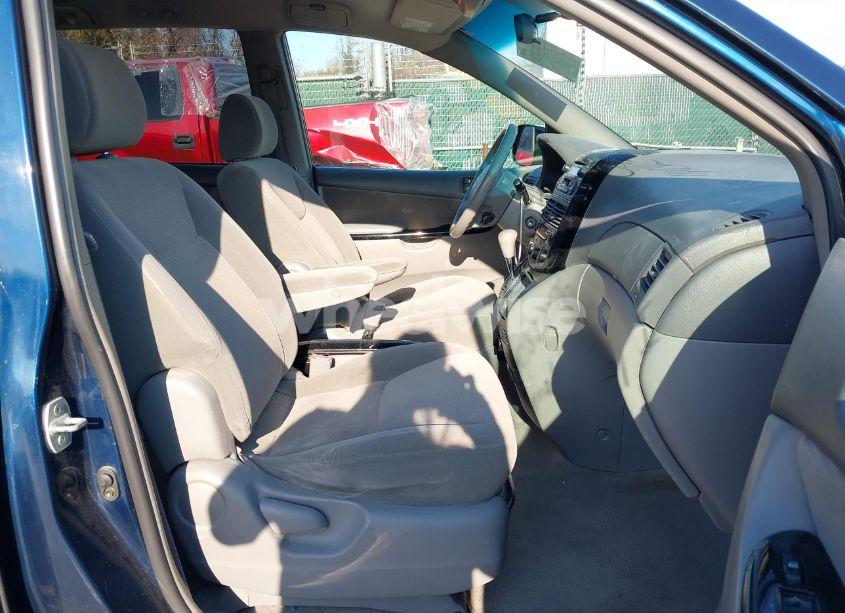 Photo 5 of 2004 Toyota Sienna LE (VIN 5TDZA23C14S071507)