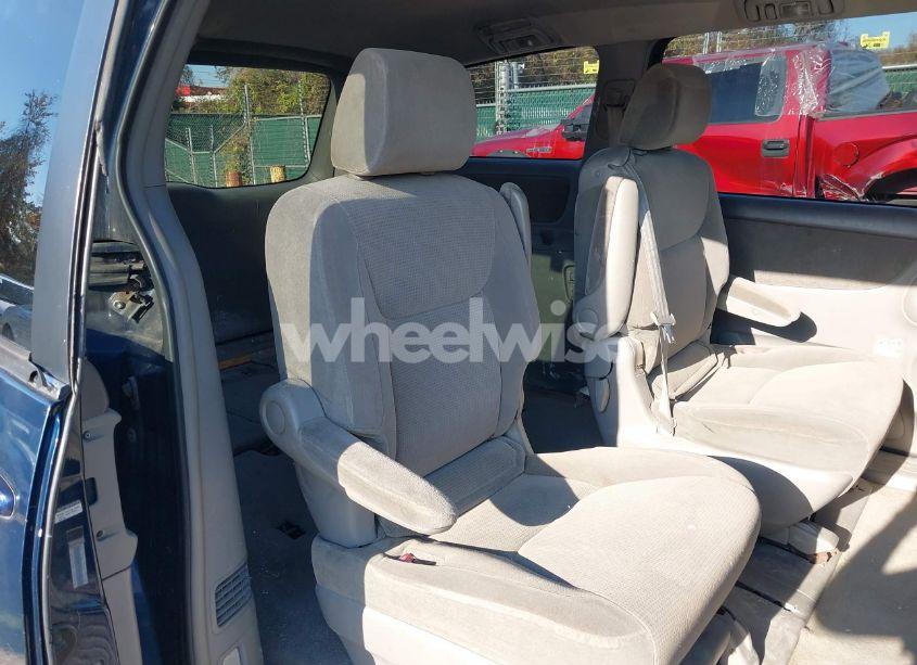 Photo 8 of 2004 Toyota Sienna LE (VIN 5TDZA23C14S071507)