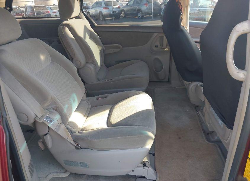 Photo 8 of 2004 Toyota Sienna LE (VIN 5TDZA23C14S099582)